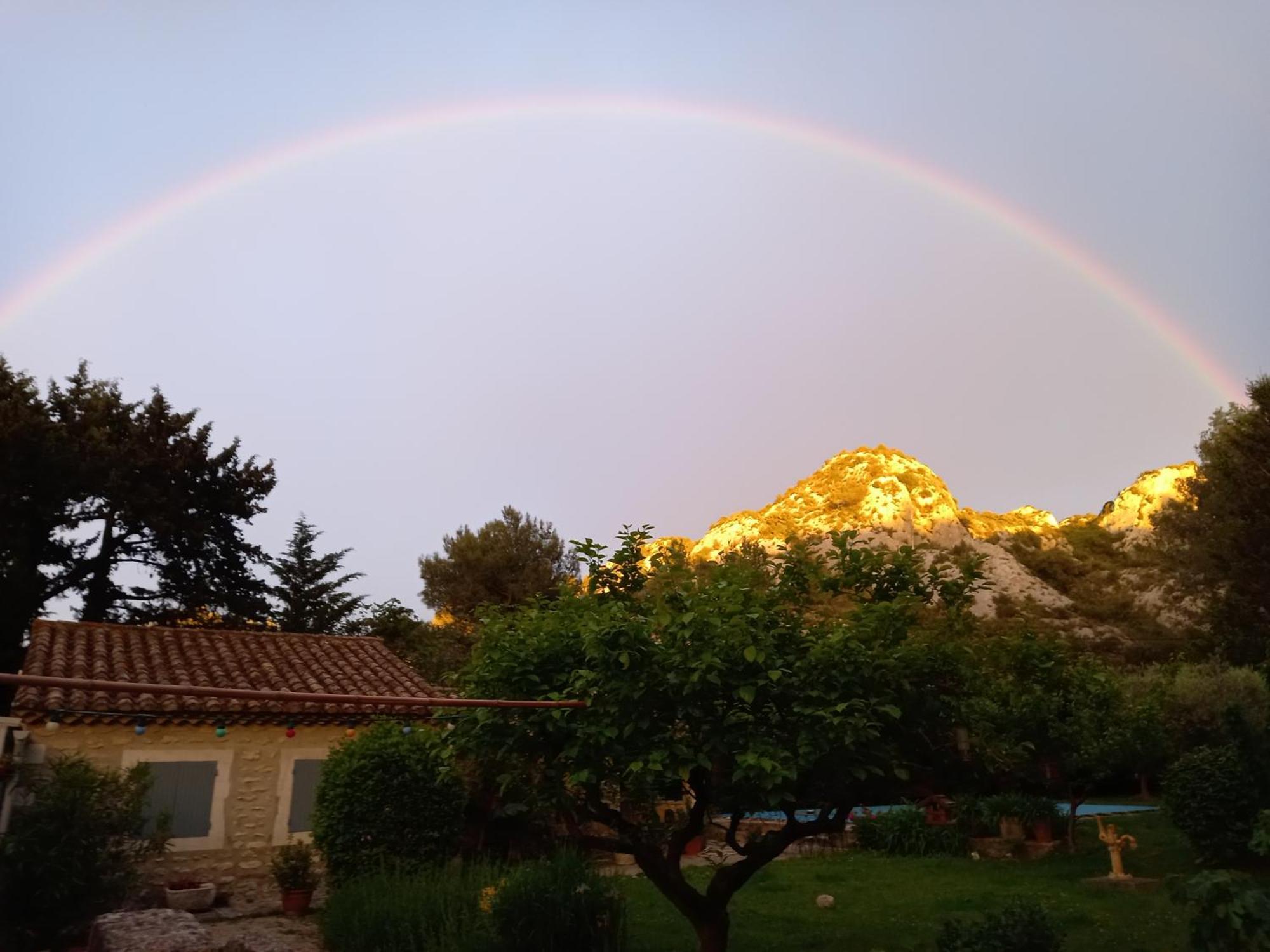 La Roulotte Du Petit Paradis Saint-Rémy-de-Provence المظهر الخارجي الصورة